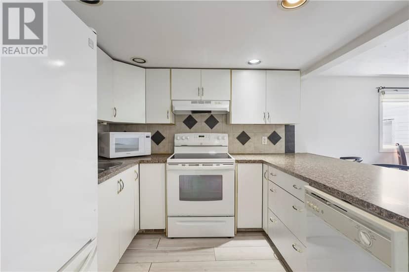 449 Adelaide Street — photo 16 of 27