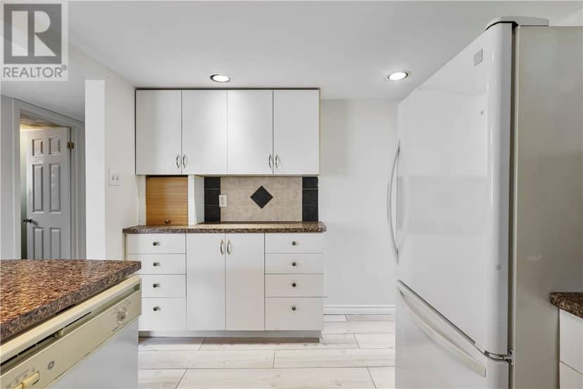 449 Adelaide Street — photo 17 of 27