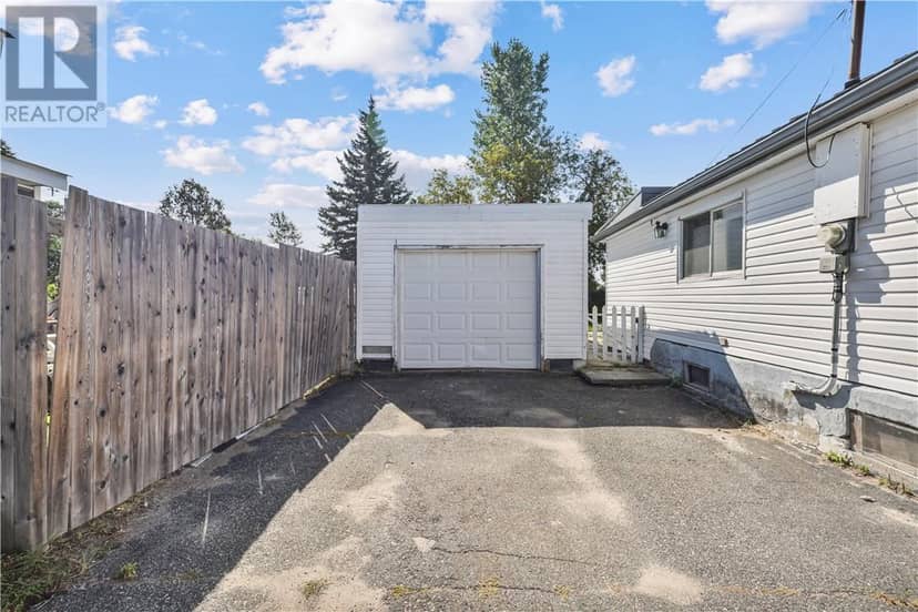 449 Adelaide Street, Espanola, photo 3