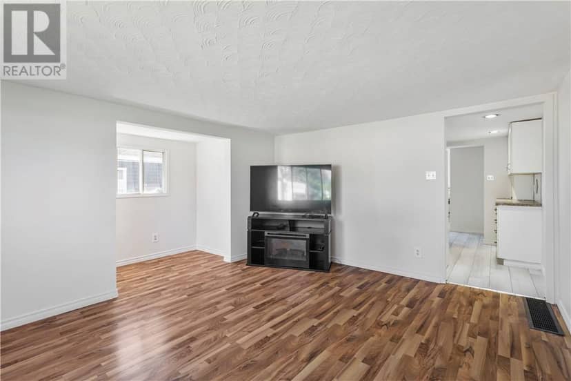 449 Adelaide Street — photo 9 of 27