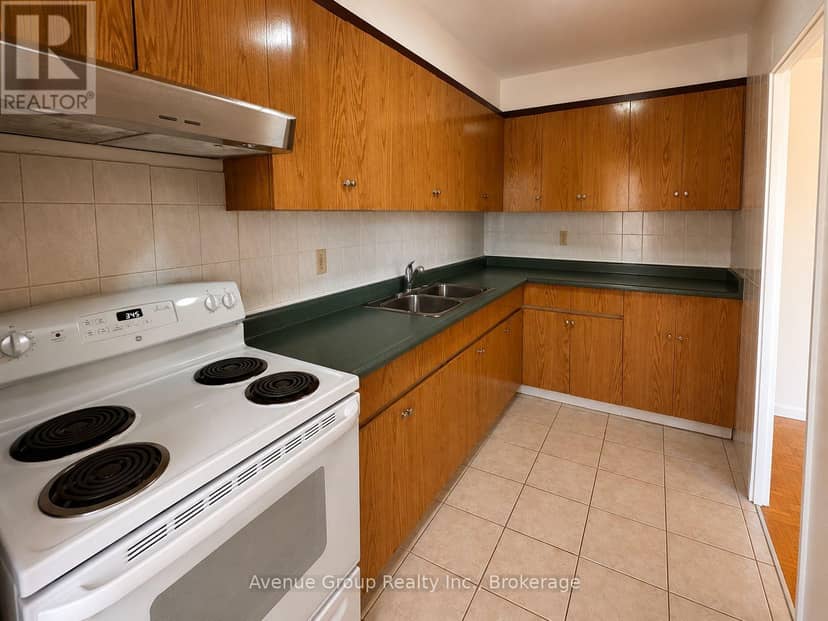307 - 1 Massey Square, Toronto, photo 6