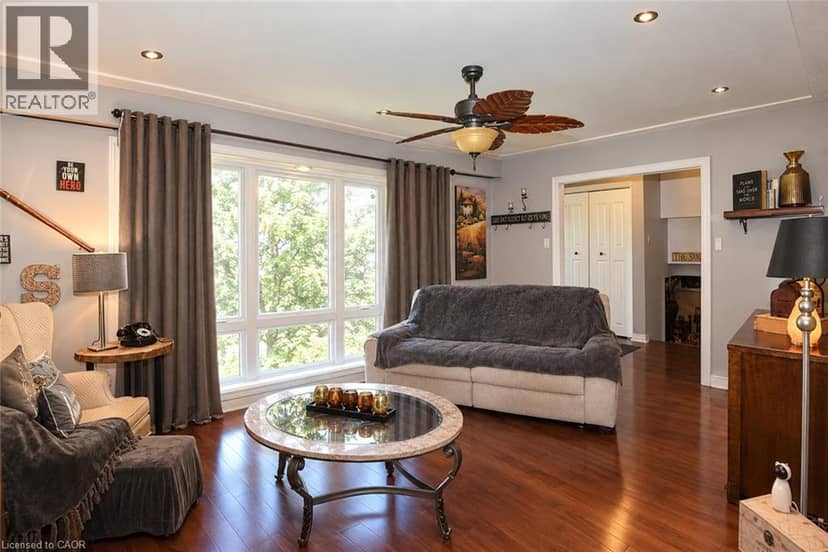 18 DENNIS Avenue — photo 3 of 27