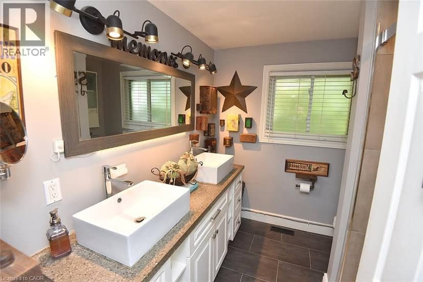 18 DENNIS Avenue — photo 7 of 27
