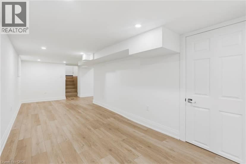 19 VANSITMART Avenue — photo 23 of 29