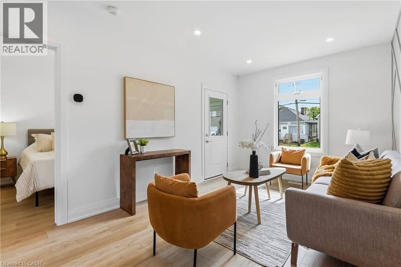 19 VANSITMART Avenue — photo 8 of 29