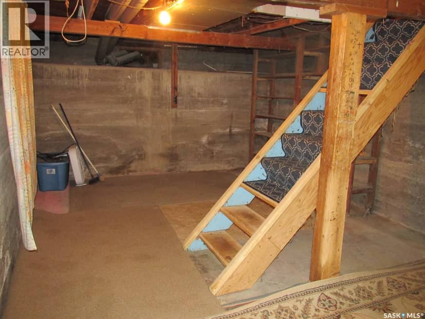 604 Railway AVENUE W — photo 30 of 40