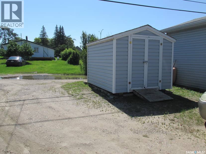604 Railway AVENUE W — photo 36 of 40