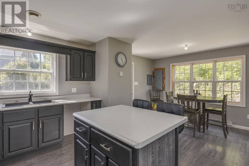 984 Youngs Mountain Road — photo 10 of 33