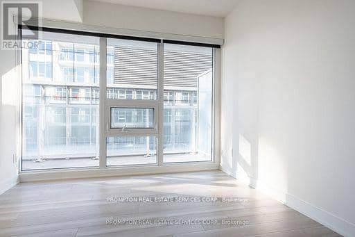 1016 - 17 Bathurst Street — photo 10 of 34