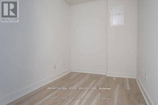1016 - 17 Bathurst Street — photo 12 of 34