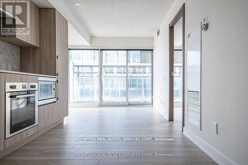 1016 - 17 Bathurst Street — photo 7 of 34