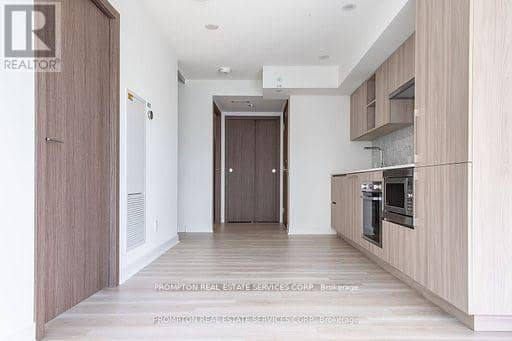 1016 - 17 Bathurst Street — photo 6 of 34