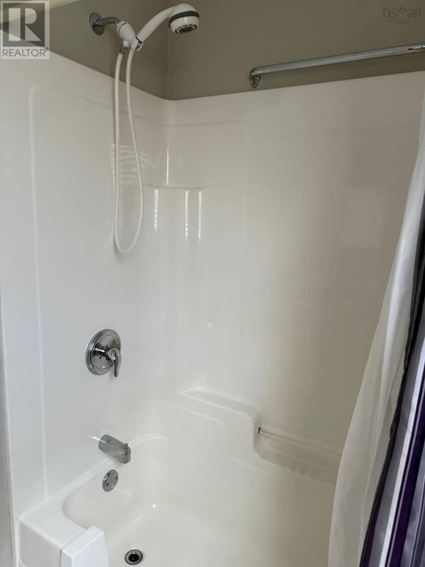 81 Thomson Drive — photo 10 of 40