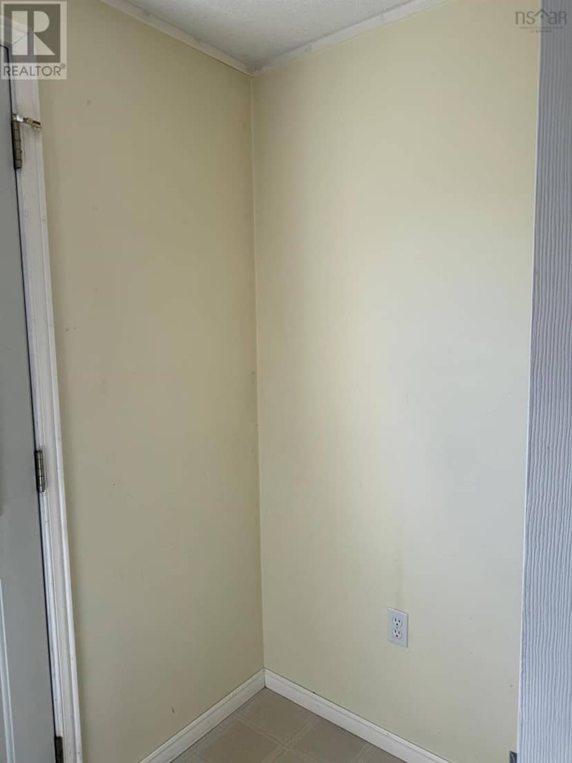 81 Thomson Drive — photo 12 of 40