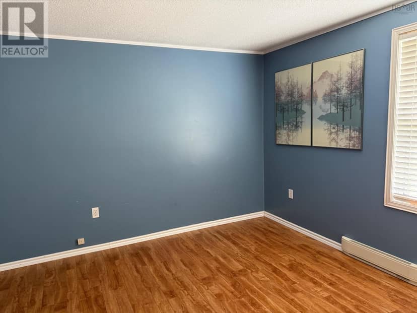 81 Thomson Drive — photo 7 of 40