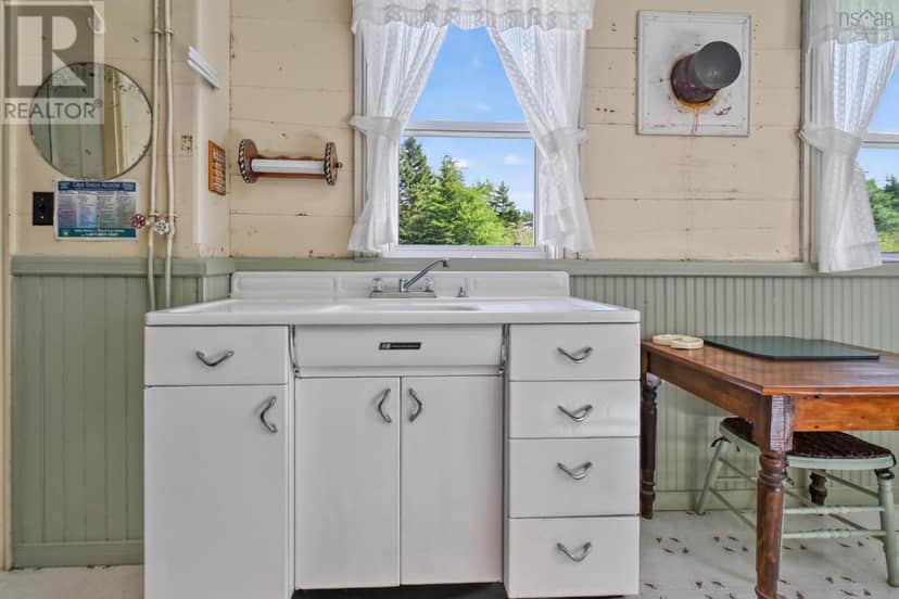 2121 Loch Lomond Road — photo 12 of 40