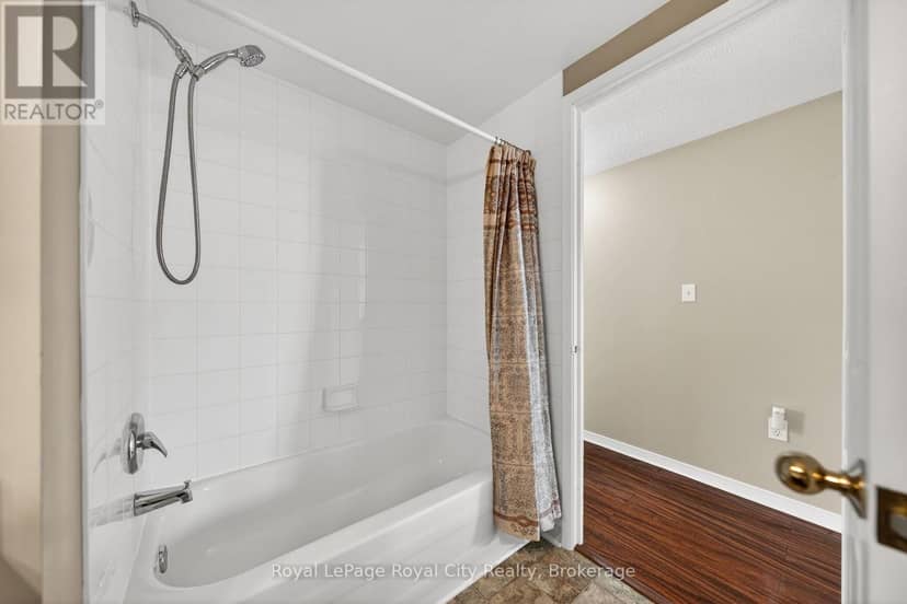 402 - 105 Bagot Street — photo 26 of 30