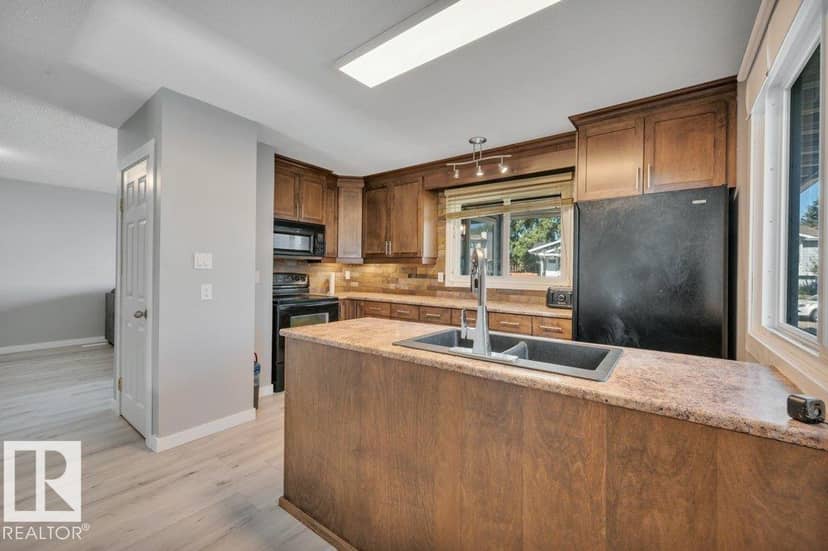 18023 73 AV NW — photo 14 of 40