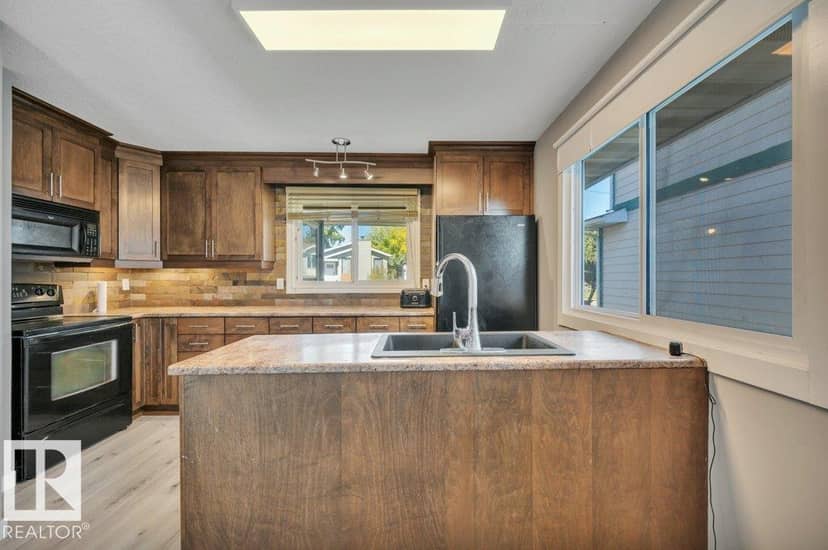 18023 73 AV NW — photo 18 of 40