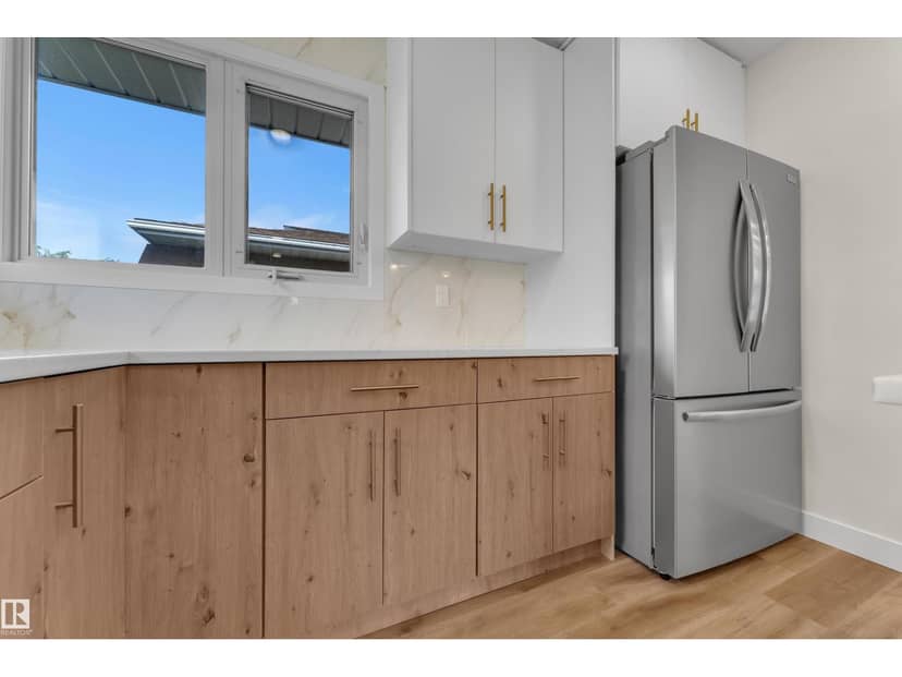 11427 141 AV NW — photo 10 of 40