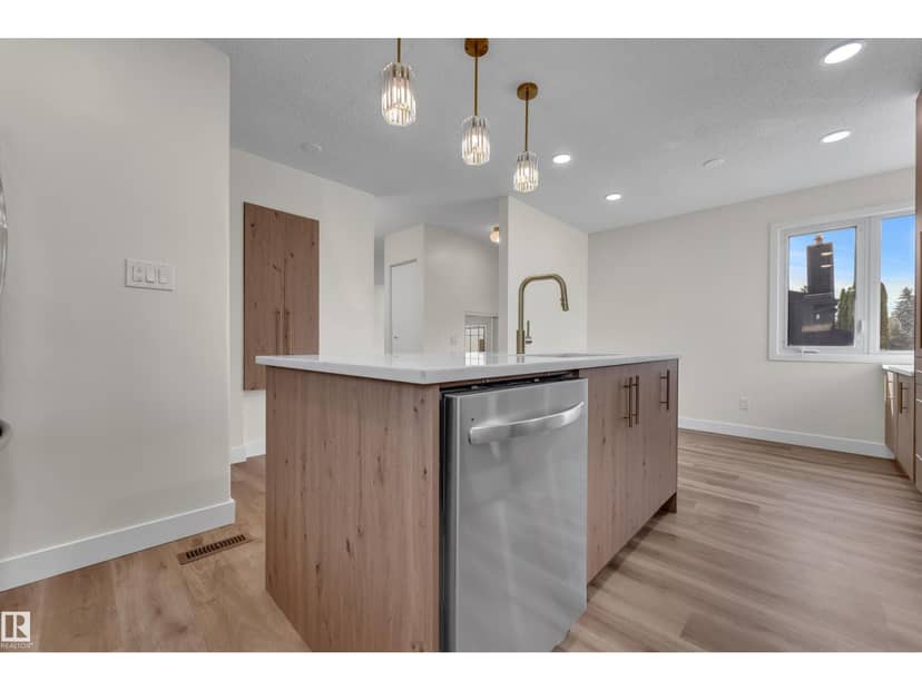 11427 141 AV NW — photo 9 of 40