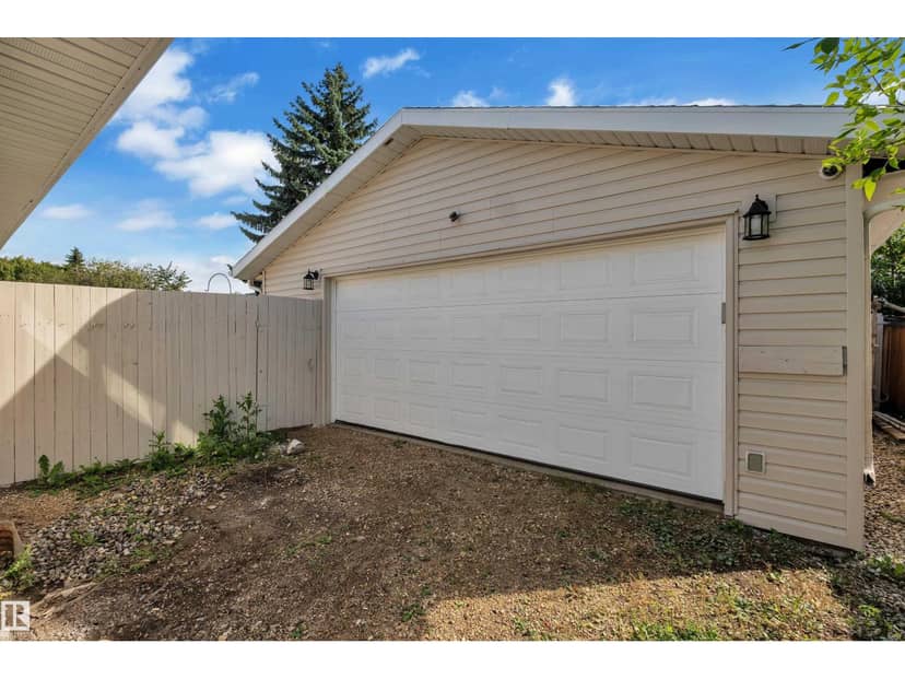 11427 141 AV NW — photo 39 of 40