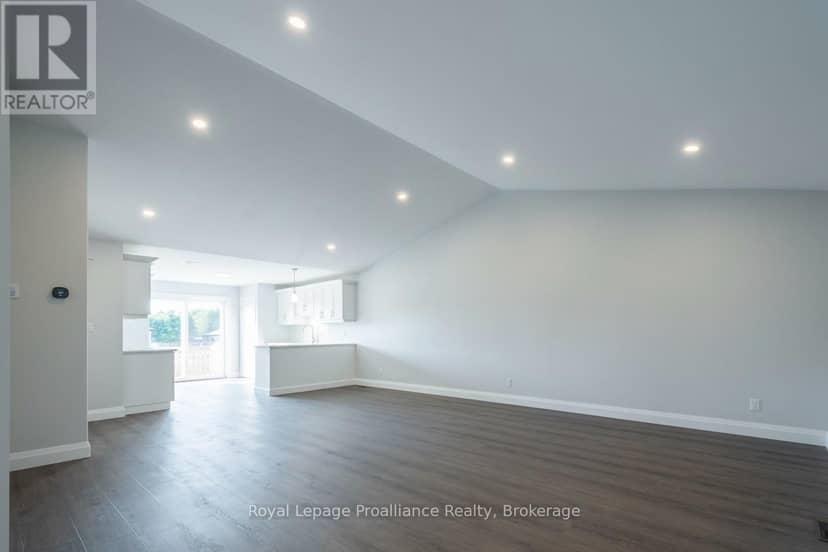 42 Mackenzie John Crescent — photo 4 of 27