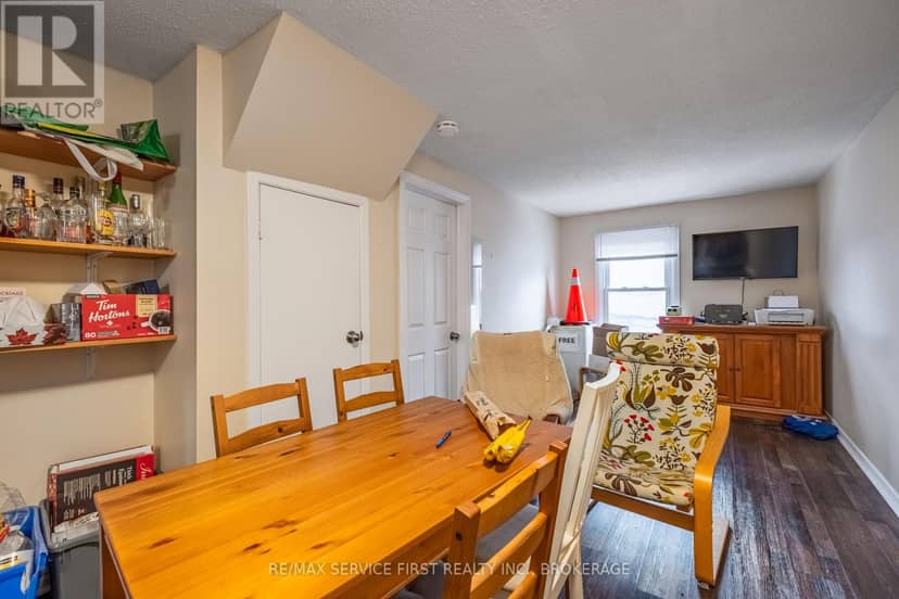 240 Wellington Street — photo 16 of 21