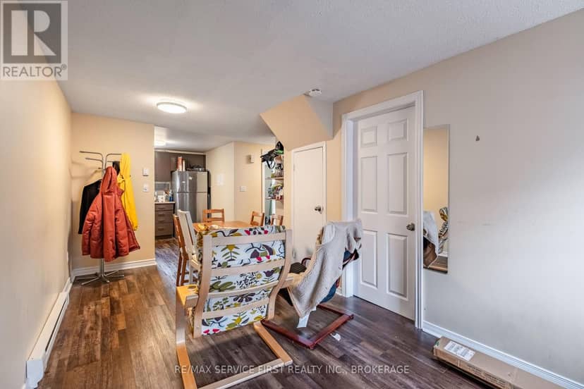 240 Wellington Street — photo 17 of 21