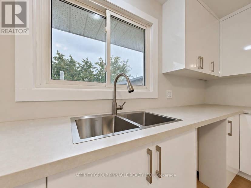 92 St Patrick Street — photo 8 of 40