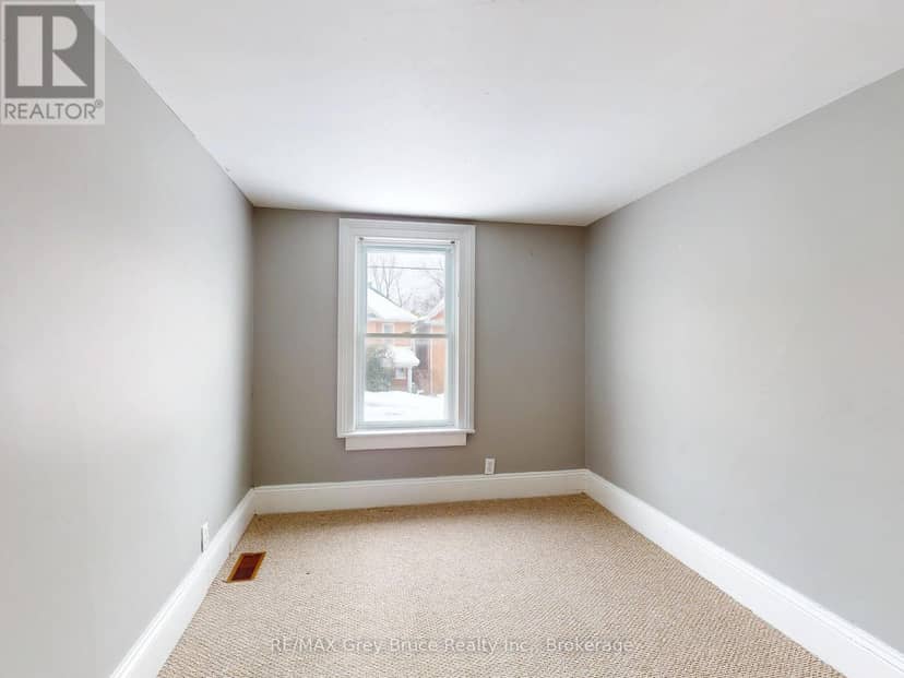 690 8th Street E — photo 25 of 29