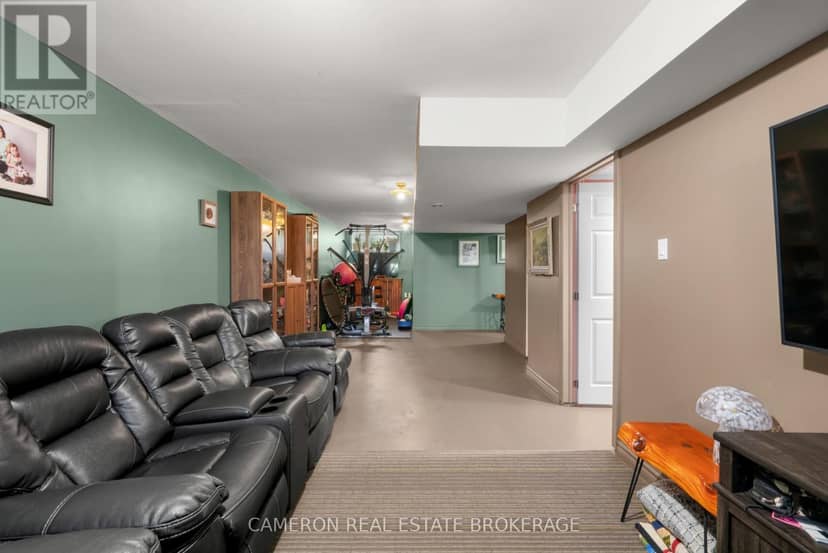 327 Clarke Avenue — photo 19 of 36