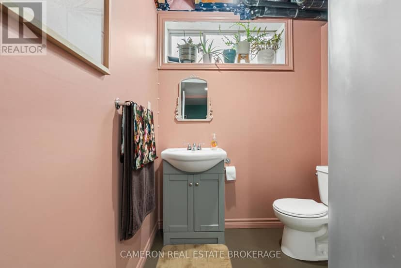327 Clarke Avenue — photo 20 of 36