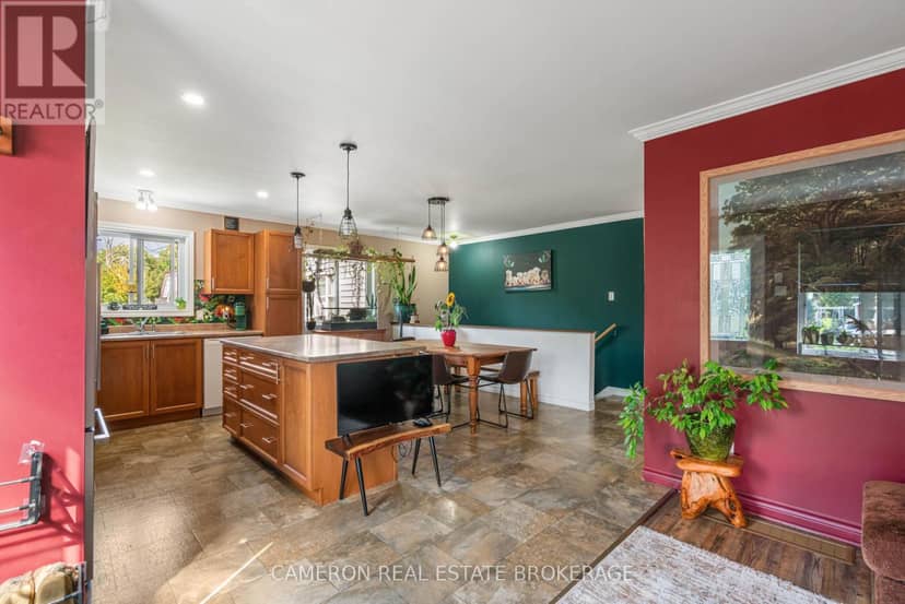 327 Clarke Avenue — photo 4 of 36