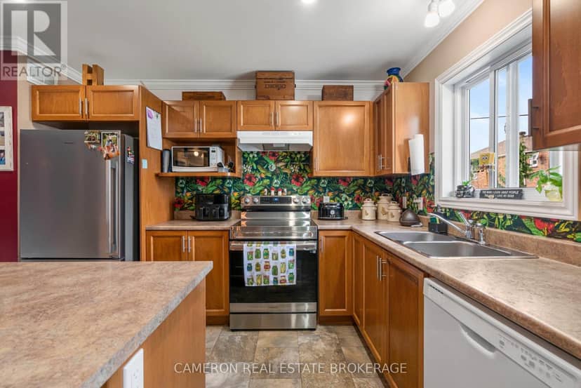 327 Clarke Avenue — photo 7 of 36