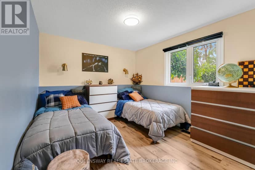46 Greenwich Drive — photo 33 of 40