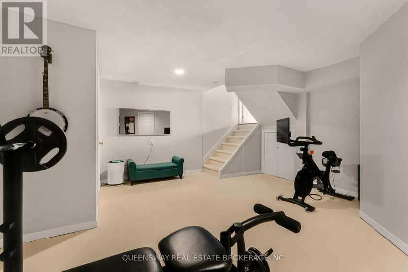 46 Greenwich Drive — photo 40 of 40