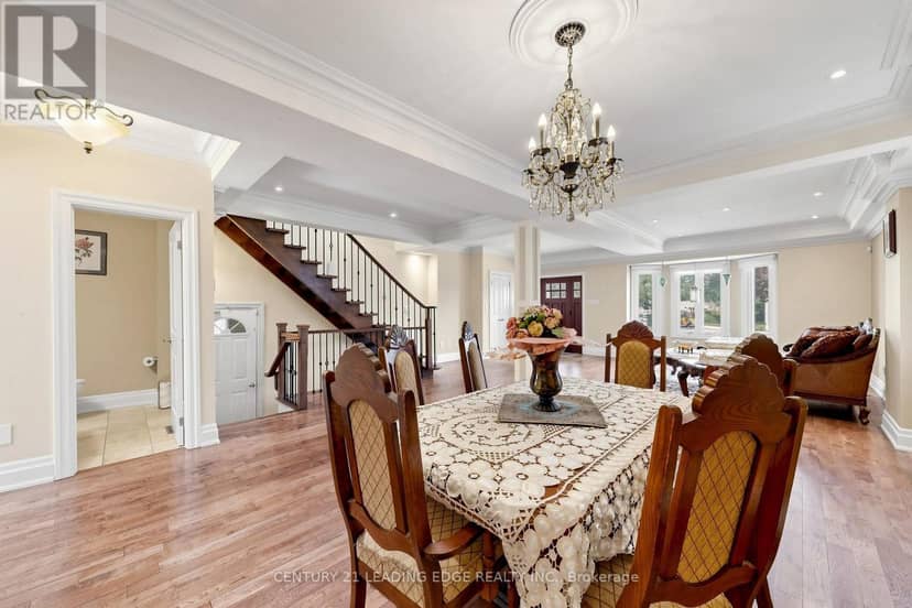 11 Bellvare Crescent — photo 7 of 40
