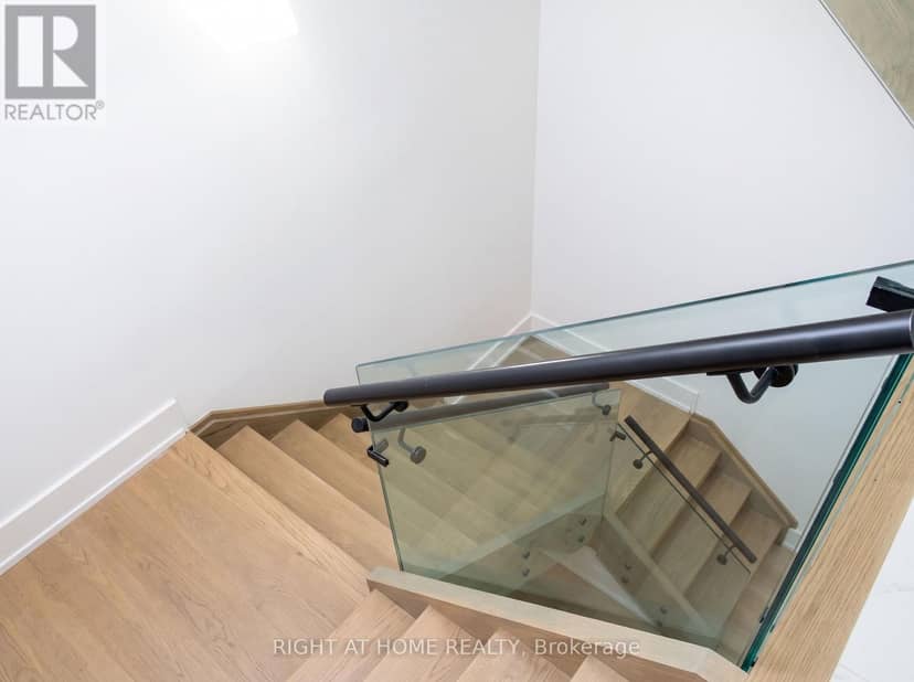 15 Orlon Crescent — photo 19 of 40