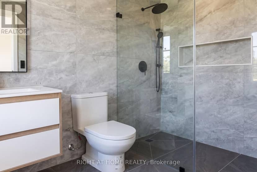 15 Orlon Crescent — photo 29 of 40