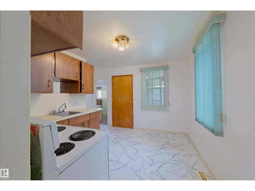 5131 51 Street — photo 11 of 36