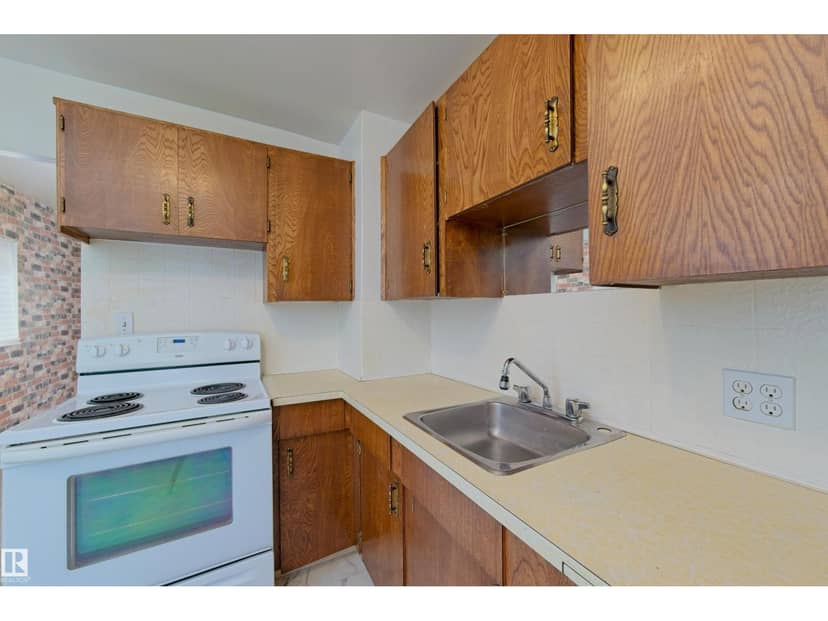 5131 51 Street — photo 13 of 36