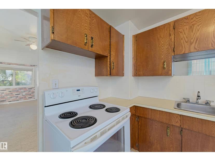 5131 51 Street — photo 15 of 36