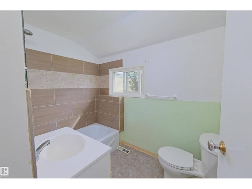 5131 51 Street — photo 16 of 36