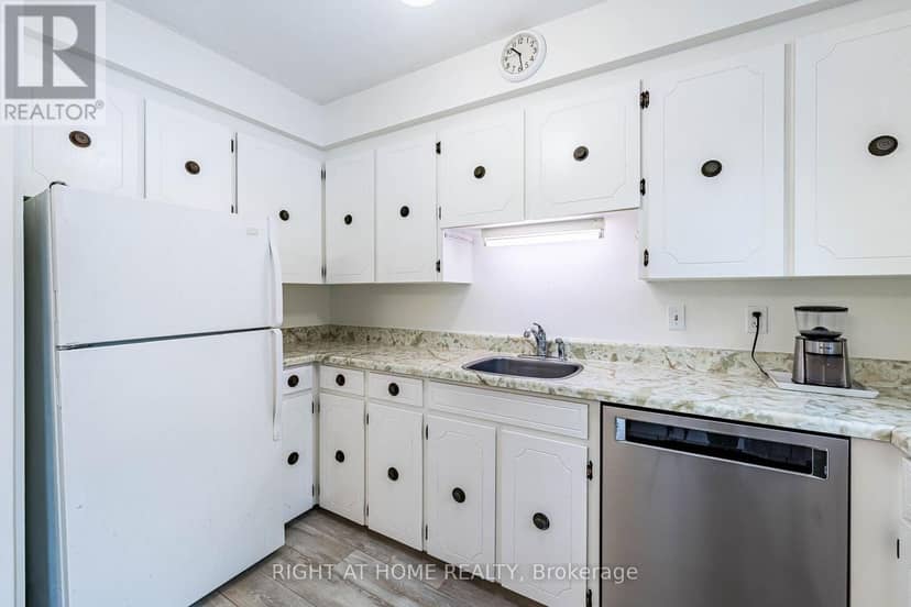 8 Savoy Avenue — photo 14 of 40