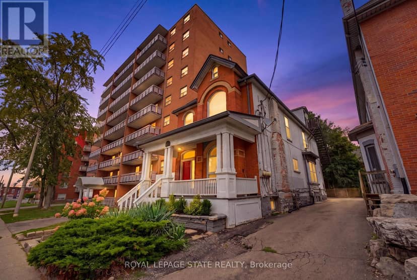 113 Wentworth Street S — photo 1 of 40