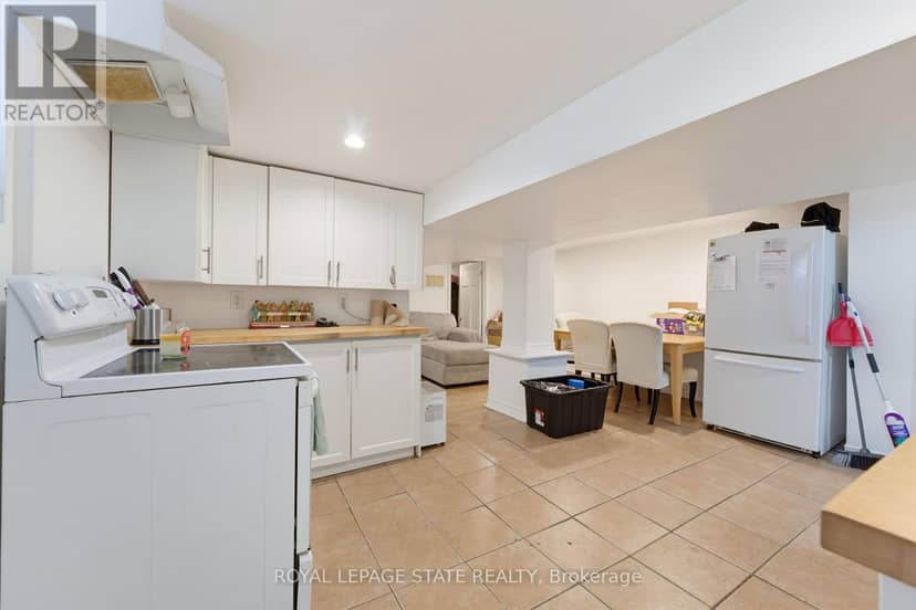113 Wentworth Street S — photo 12 of 40