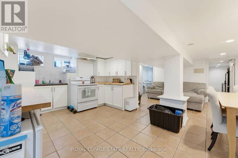 113 Wentworth Street S — photo 16 of 40