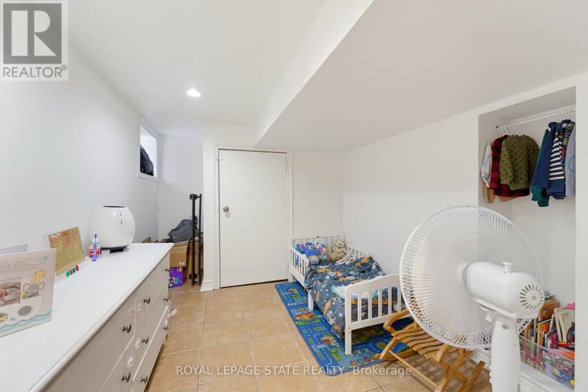 113 Wentworth Street S — photo 19 of 40