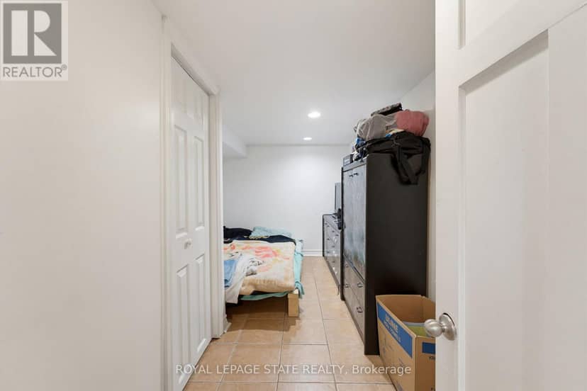 113 Wentworth Street S — photo 20 of 40